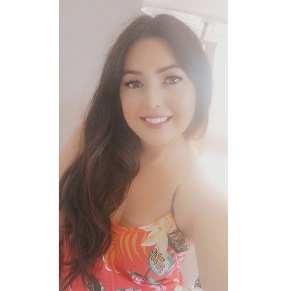 Meet your Posher, Claire - Picture 1 of 1